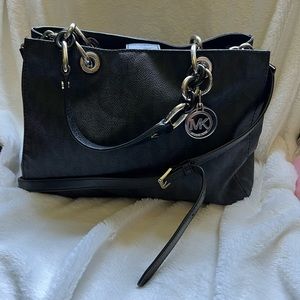 🖤🐼Black Micheal Kors Satchel🐼🖤